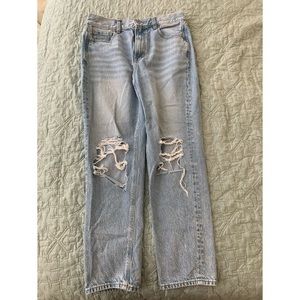 American Eagle Mom Jeans Light Wash